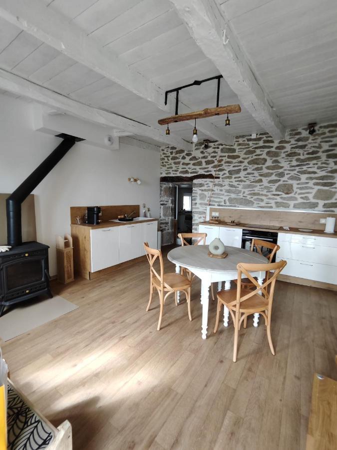 Gite A La Tour De Peyrebrune Alrance Экстерьер фото