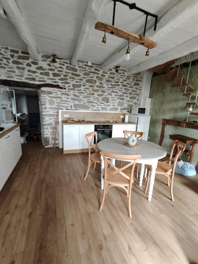 Gite A La Tour De Peyrebrune Alrance Экстерьер фото